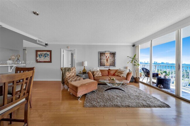 Building Photo - 7601 E Treasure Dr