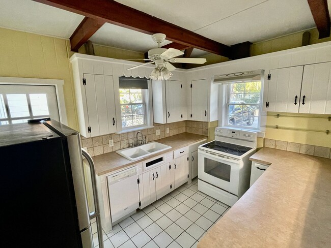 Building Photo - 2115 Belvedere Ave