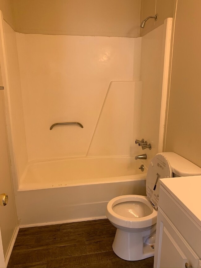 Building Photo - Duplex for Rent