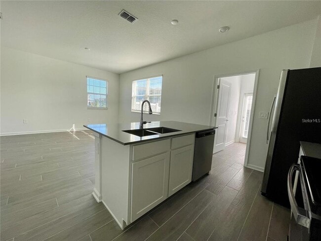 Building Photo - 13850 Title Wy