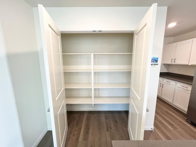 Building Photo - 2625 Dahlia Fls Ave