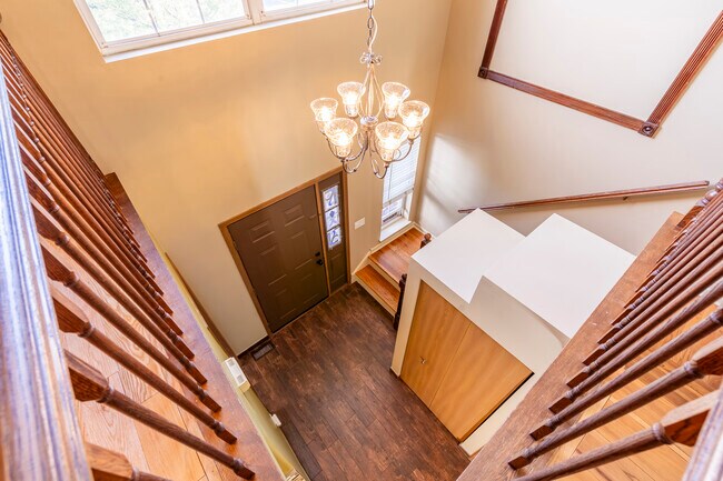 Building Photo - 2284 Woodside Dr