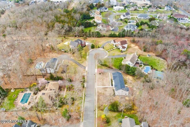 Building Photo - 527 Woodview Rd