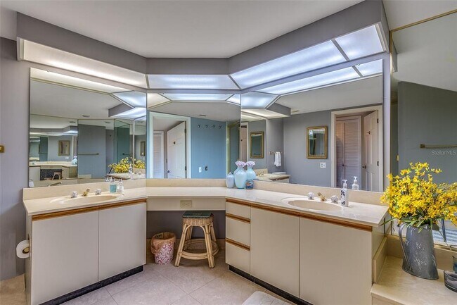 Building Photo - 6500 Sunset Way