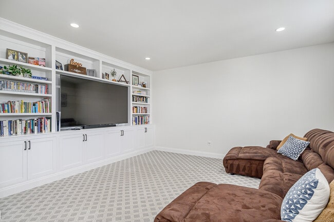 Building Photo - 159 Brentwood Cir