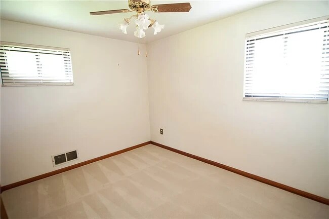 Building Photo - 2312 Perricrest Dr