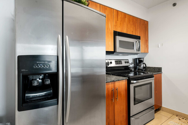 Building Photo - 1200 Brickell Bay Dr