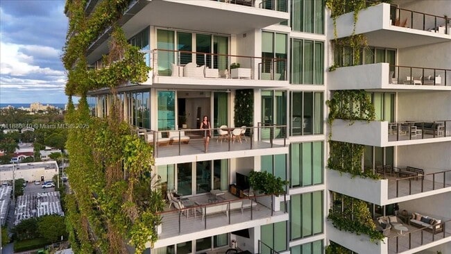 Building Photo - 1300 Monad Ter