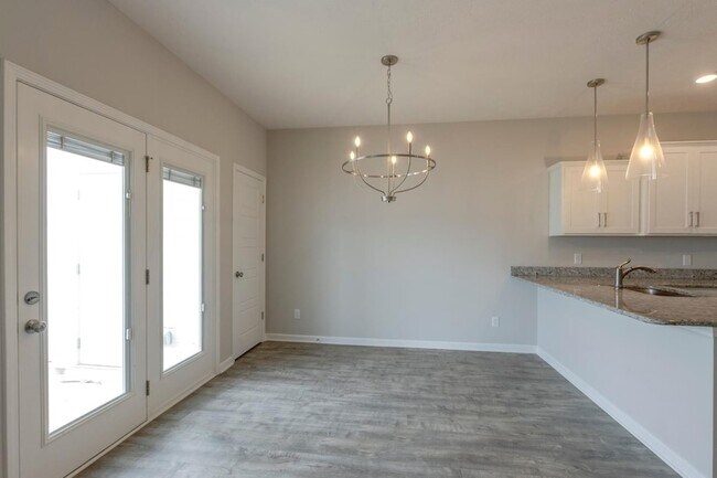 Building Photo - 4327 Doral Dr
