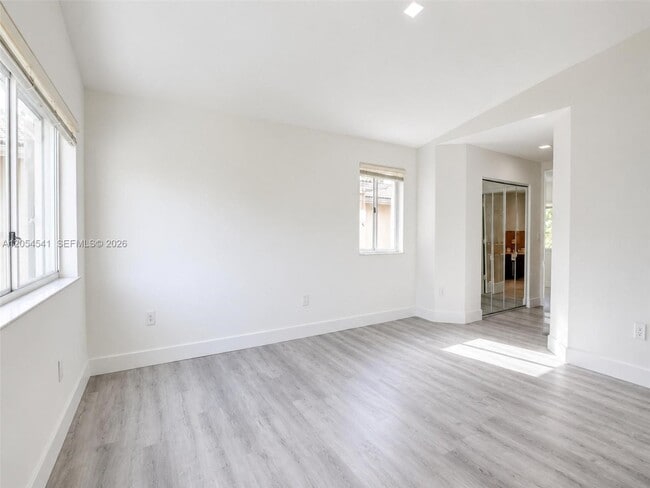 Building Photo - 10956 NW 73rd St