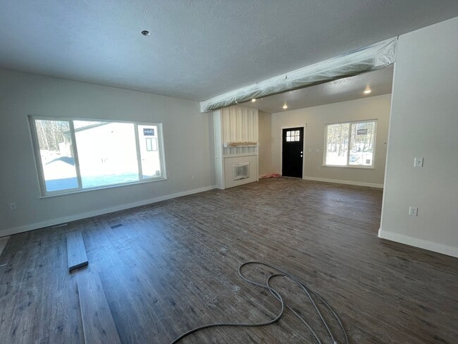 Building Photo - 7442 N Paw St