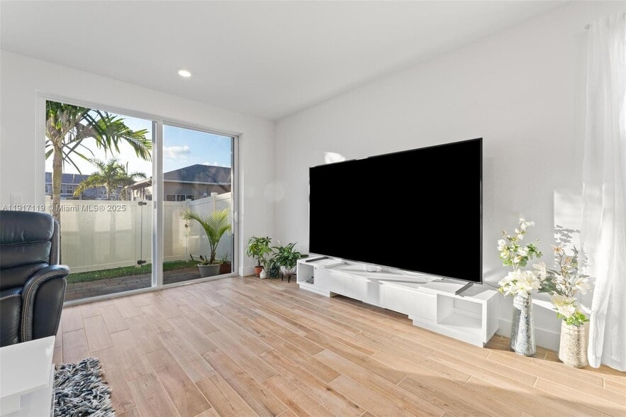 Building Photo - 210 SW 170th Ave