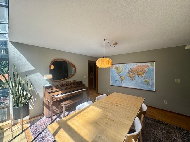 Building Photo - Cul-De-Sac Home