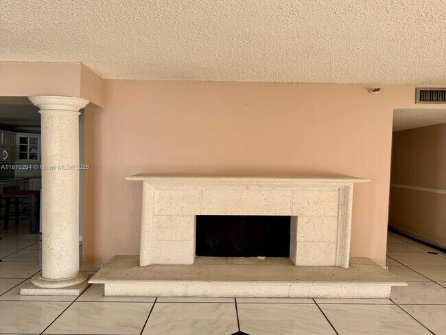 Building Photo - 6061 Collins Ave