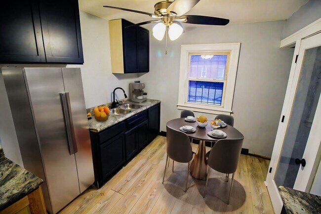 Building Photo - Large 4 Bedroom Home