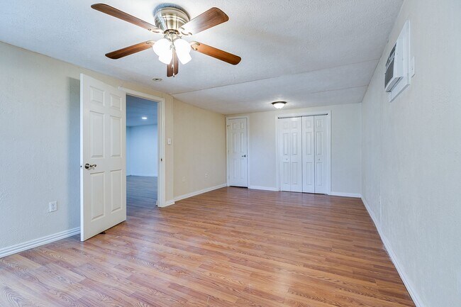 Building Photo - 2-Bedroom Home Ideal For Roommates!!