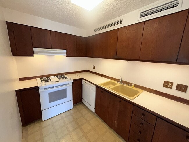 Building Photo - 1650 Ala Moana Blvd