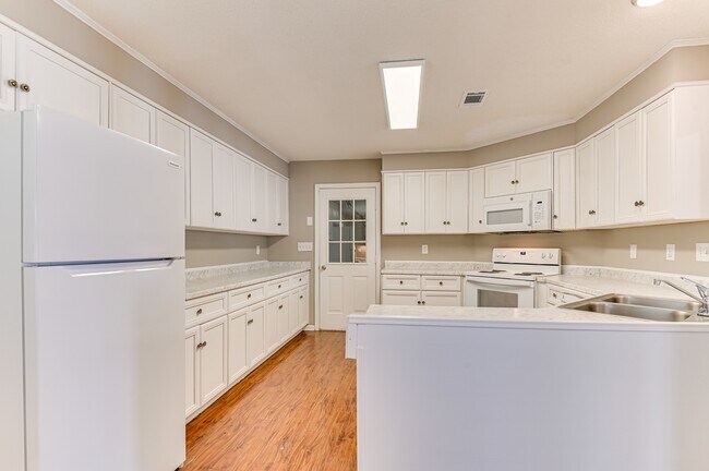 Building Photo - 208 Stonington Dr