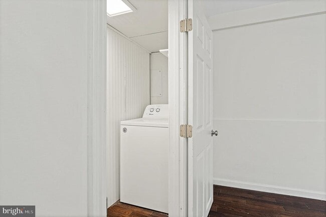 Building Photo - 312 N Hammonds Ferry Rd