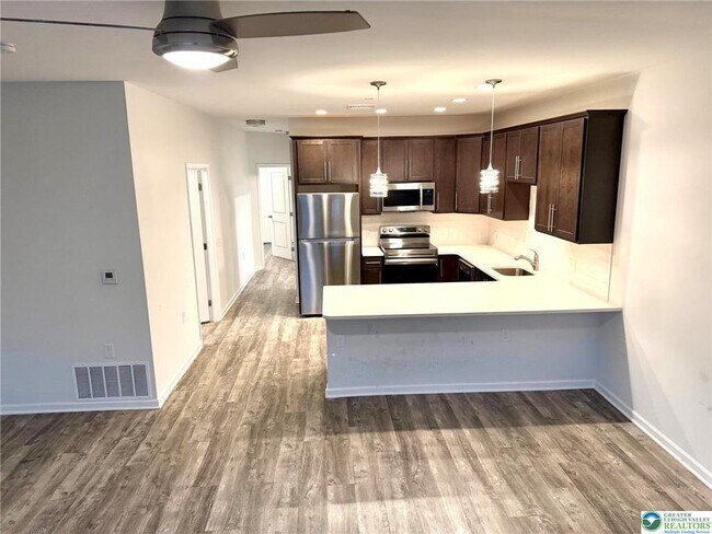 Building Photo - 2321 Linford St