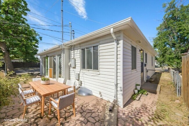 Building Photo - Spacious 3BR Home with Sunroom, Bonus Room & Large Yard