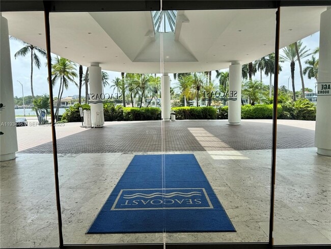 Building Photo - 5161 Collins Ave