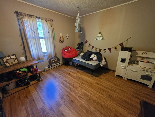 Building Photo - 2 Bedroom, 1 Bathroom with Attached Garage & Patio