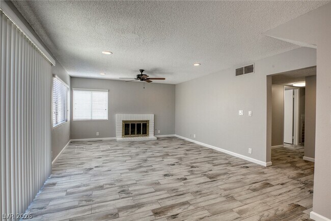 Building Photo - 2358 Belvedere Dr