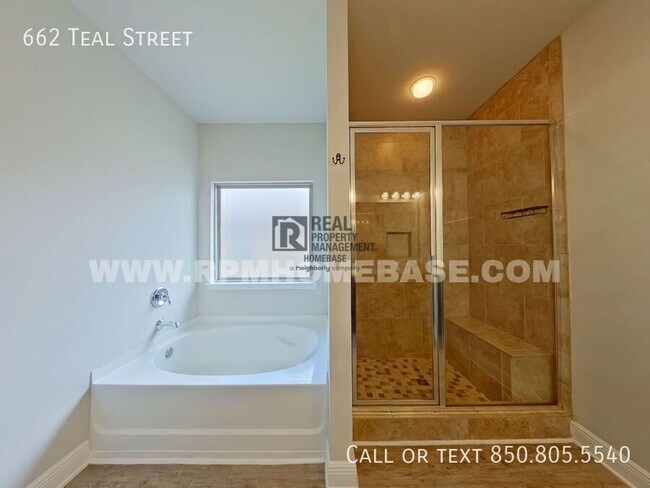 Building Photo - 662 Teal St