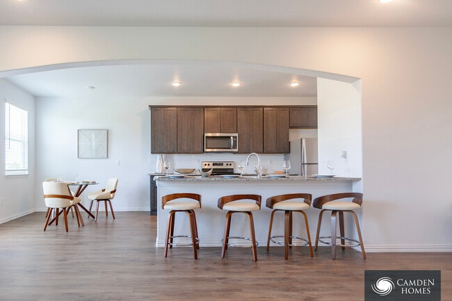 Building Photo - 210 Cypress Pt Dr