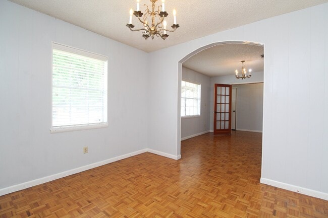 Building Photo - Beautiful 3BR Home in North Hill – Special: ½ Off Deposit for Active-Duty Military!