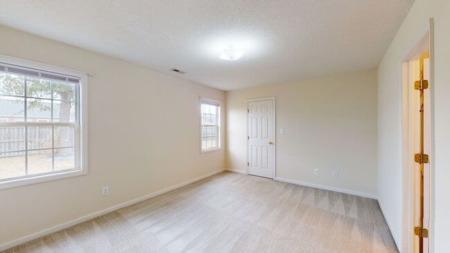 Building Photo - 504 Sumrell Way