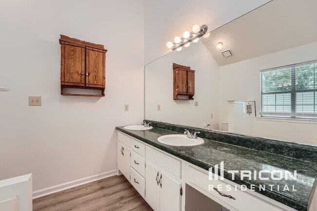 Building Photo - 145 Meadow Ridge Dr