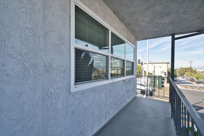 Building Photo - Remodeled 1 bedroom apartment with Beautiful Views of Downtown LA and Surrounding Mountains