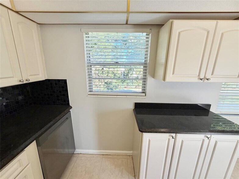 Building Photo - 84 Mansfield B