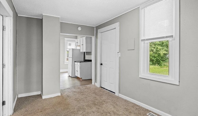 Building Photo - Modern 3 Bed 1 Bath - Section 8 Friendly