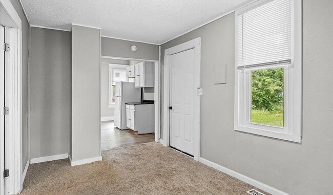 Building Photo - Modern 3 Bed 1 Bath - SECTION 8