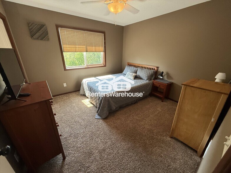 Building Photo - 3600 Mahle Ln