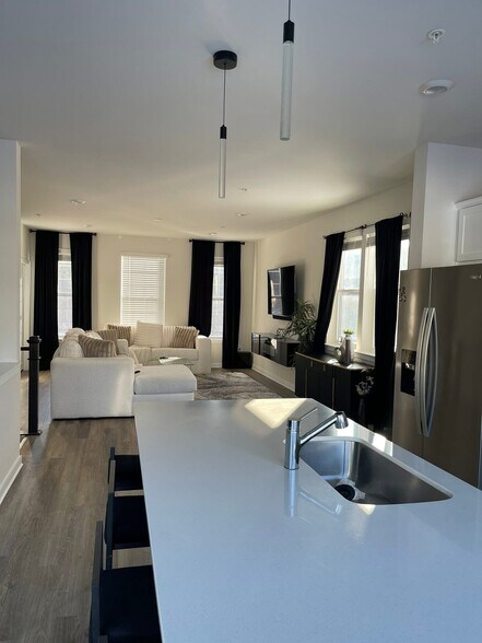 Building Photo - 351 Soft Rush Ln