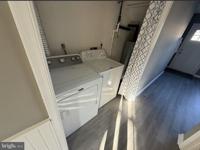 Building Photo - 30 Sycamore Dr