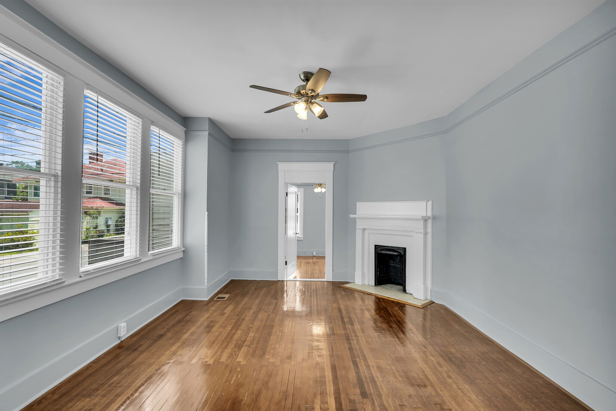Dining Area - 537 E 40th St