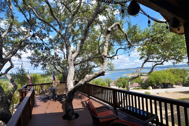 Building Photo - 785 Lake Forest