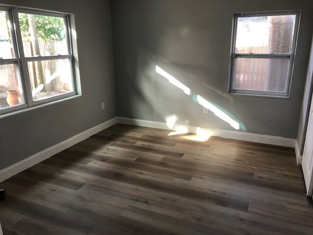 Building Photo - 3937 Overlook Dr NE