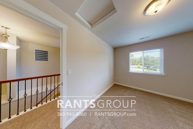 Building Photo - 3 Car Garage! Private Beach Access! Fantastic Location! I5 & shopping only 5 minutes away!