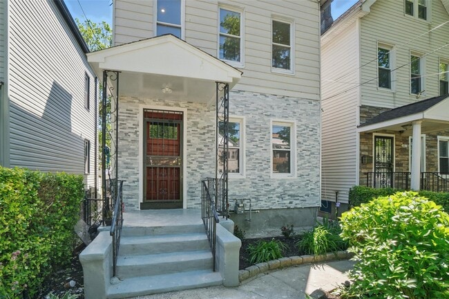 Building Photo - 419 S 7th Ave