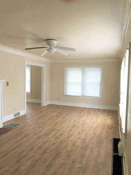 Building Photo - 4200 Pasadena Pl NE