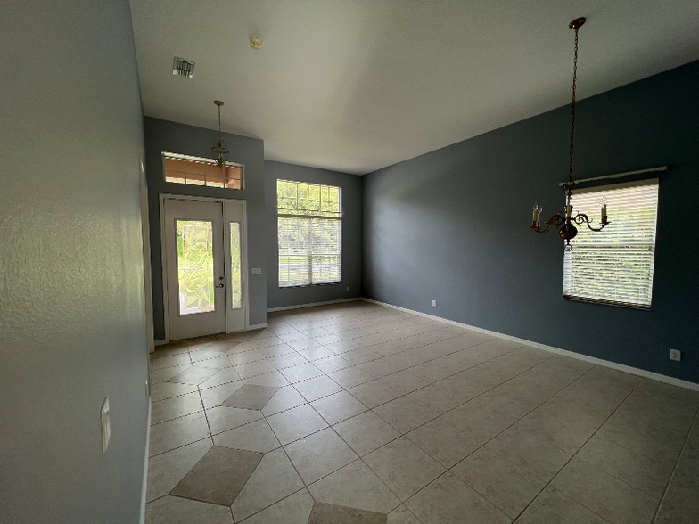 Building Photo - 4000 Liberty Hill Dr