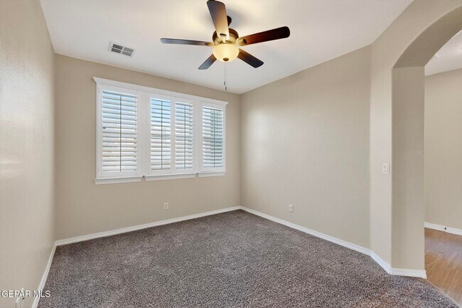 Building Photo - 220 S Manzanita Dr