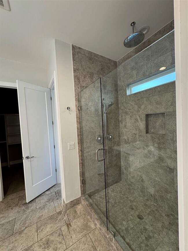 Building Photo - 1908 Kinney Ave