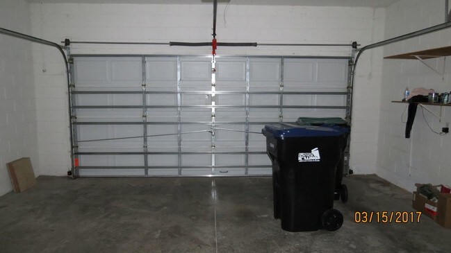 Building Photo - 4 Bed/2 Bath in Beacon Park